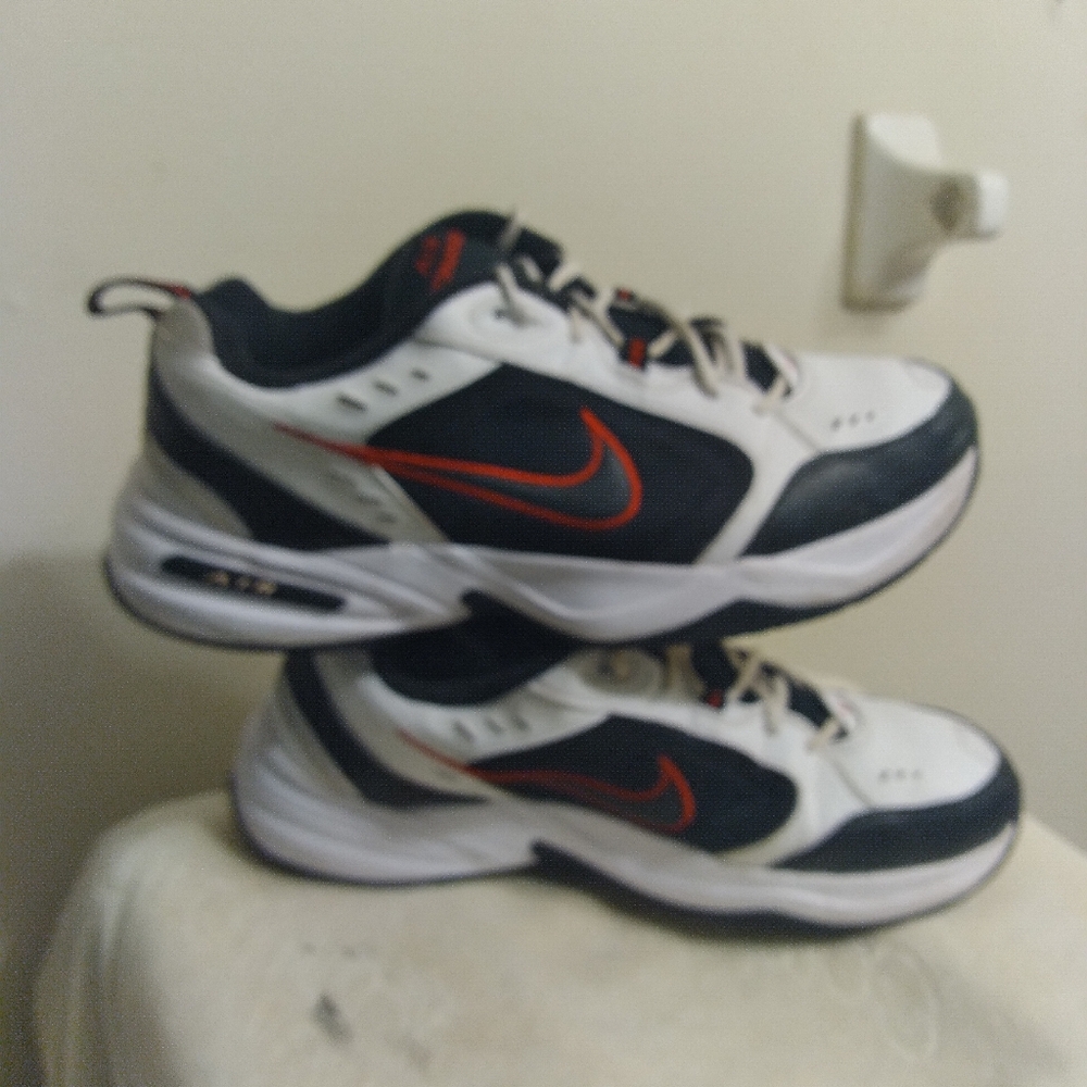 Mens Nike Air Monarch IV 415445-101 Black and White Sneakers Size 14 - Picture 2 of 16